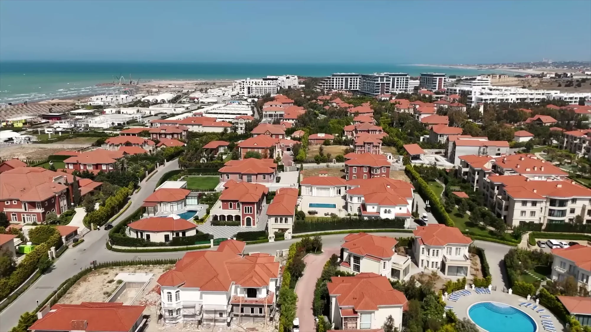 Sea Breeze-də Private Villas: birinci xəttdə 81 villa